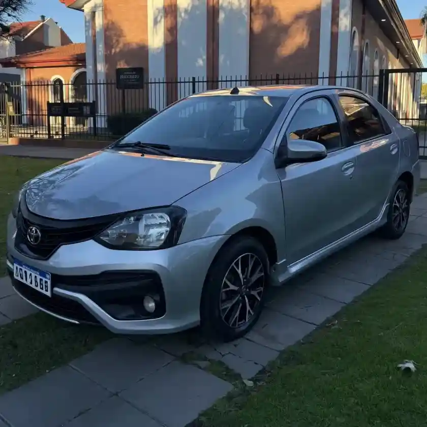 Toyota Etios 1.5 Sedan Xls 2018 - foto 1