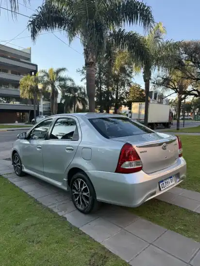 Toyota Etios 1.5 Sedan Xls 2018 - foto 2
