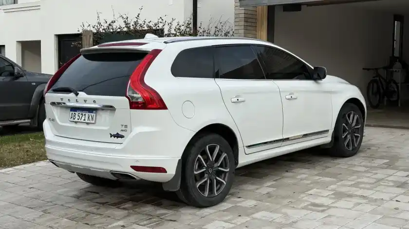 Volvo Xc60 2.5 T5 Momentum 2017 - foto 2