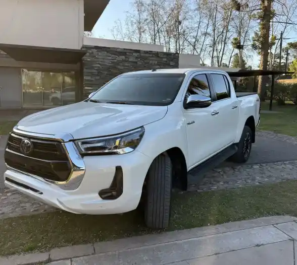 Toyota Hilux Pick-Up 2.8 Cd Srx 204Cv 4X4 At 2023 - foto 1