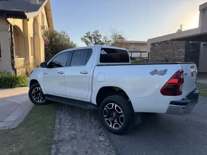 Toyota Hilux Pick-Up 2.8 Cd Srx 204Cv 4X4 At 2023 - foto 4