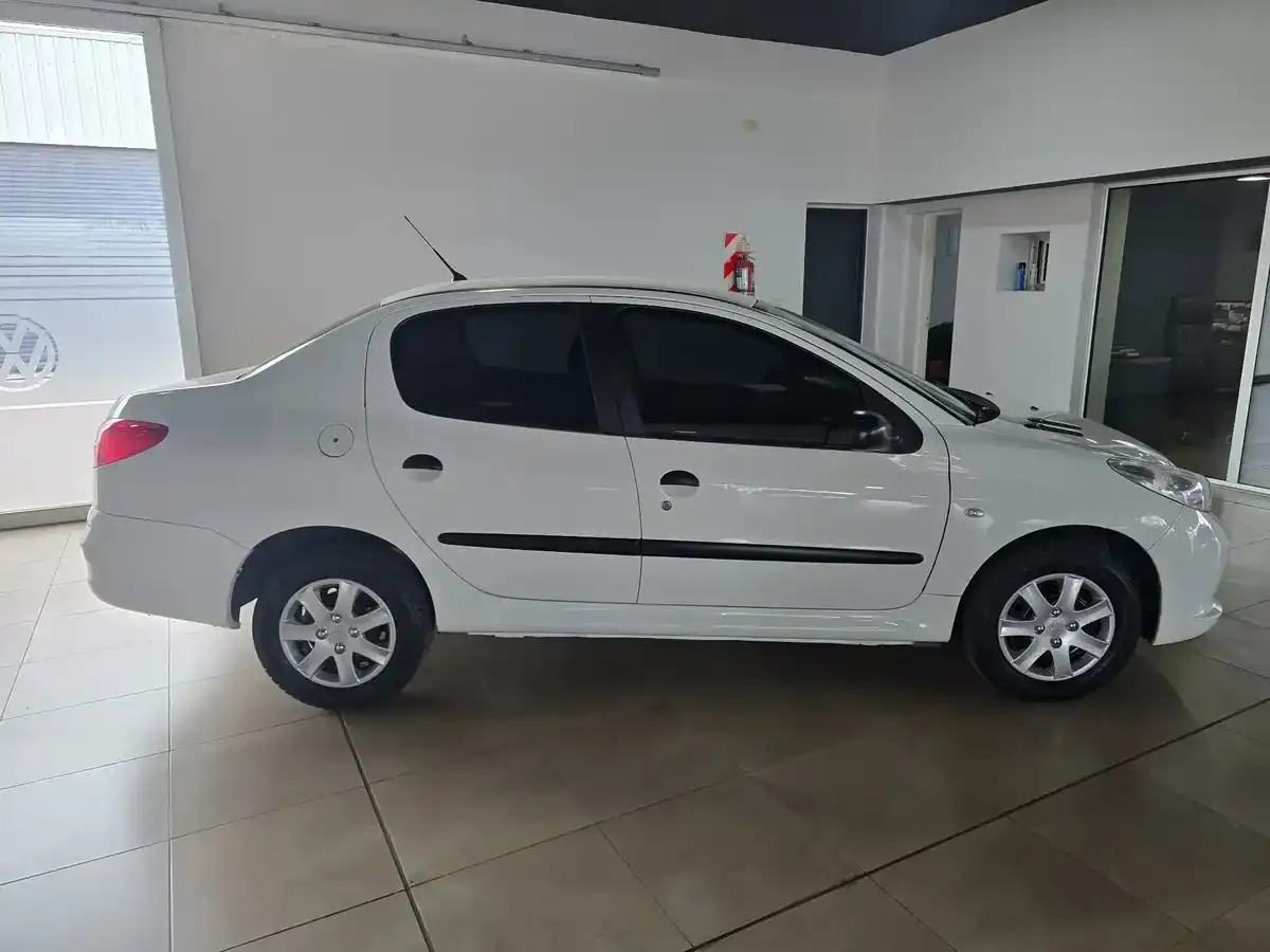 Peugeot 207 1.4 Sedan Active 75Cv 2013 - foto 5