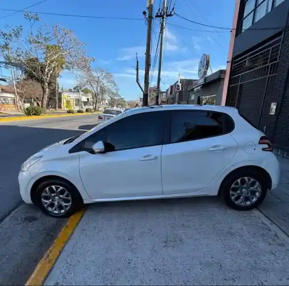 Peugeot 208 1.6 Allure 2013 - foto 4