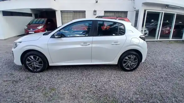 Peugeot 208 1.6 Allure Pack 2024 - foto 2