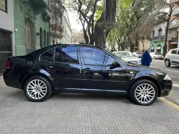 Volkswagen Bora 1.8 Highline T Tiptronic Cuero 2012 - foto 4