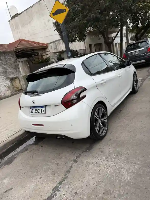 Peugeot 208 1.6 Gt Thp 2018 - foto 3