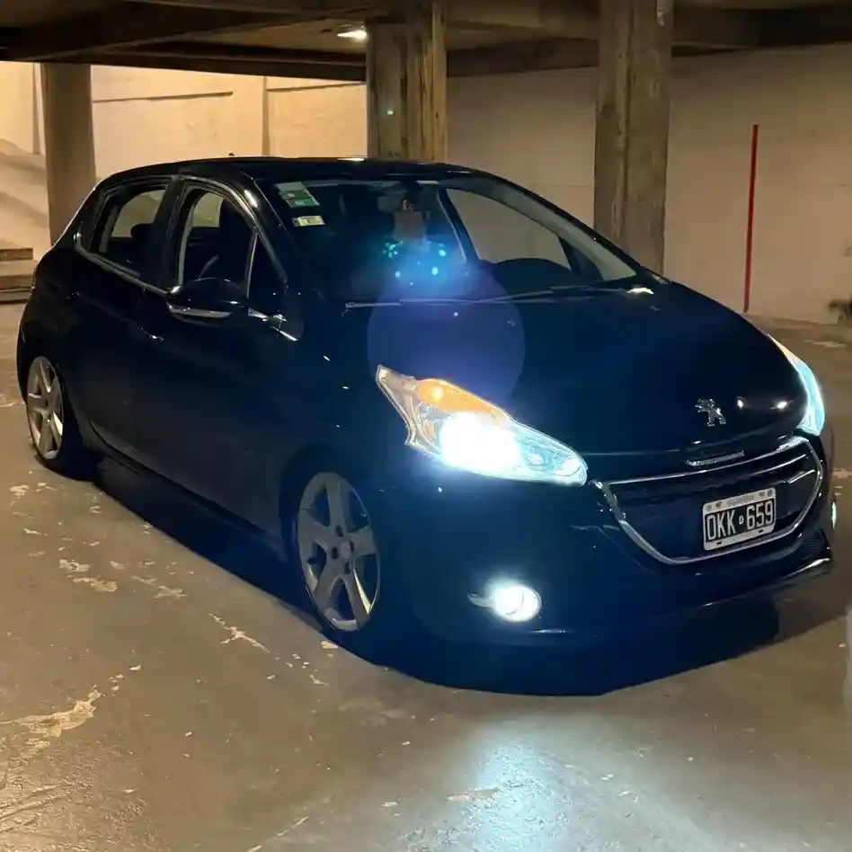 Peugeot 208 2014 - foto 1