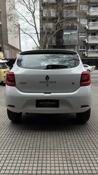 Renault Sandero 1.6 Expression Pack 90Cv 2017 - foto 2