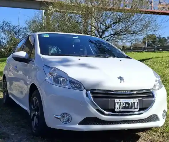 Peugeot 208 1.5 Active 2013 - foto 2