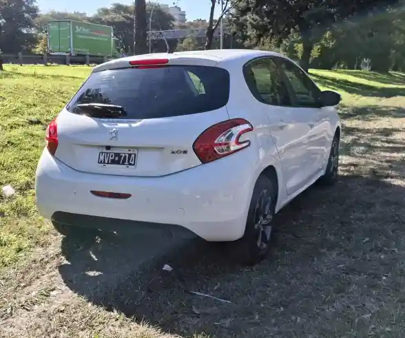 Peugeot 208 1.5 Active 2013 - foto 3