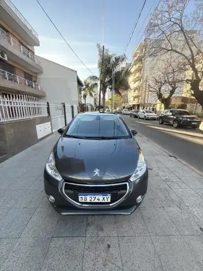 Peugeot 208 1.6 Allure 2013 - foto 2