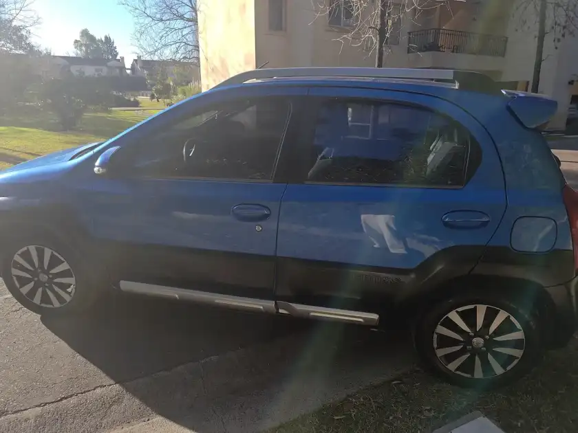 Toyota Etios Cross 1.5 Xls Mt 2014 - foto 3