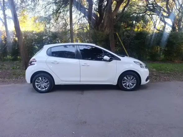 Peugeot 208 1.6 Active 2020 - foto 4