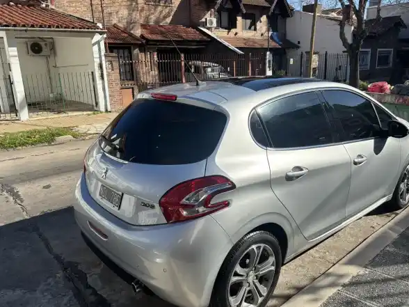 Peugeot 208 1.6 Feline Pack Cuir 2013 - foto 4