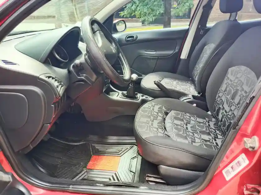 Peugeot 207 Compact 1.9 Xsd 2010 - foto 5