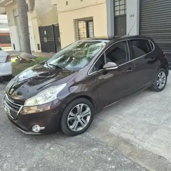 Peugeot 208 1.6 Feline 2014 - foto 1