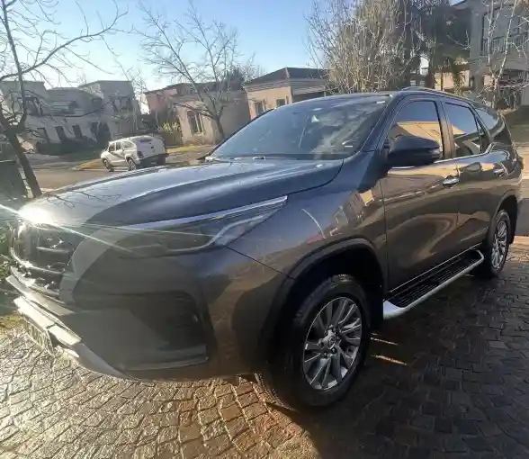 Toyota Hilux SW4 2023 - foto 1