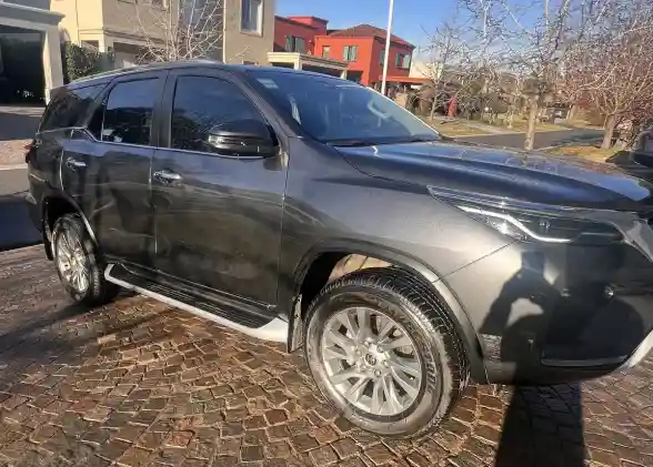 Toyota Hilux Sw4 2.8 Srx 177Cv 4X4 7As At 2023 - foto 3