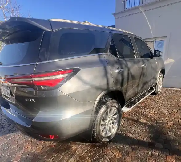 Toyota Hilux Sw4 2.8 Srx 177Cv 4X4 7As At 2023 - foto 4