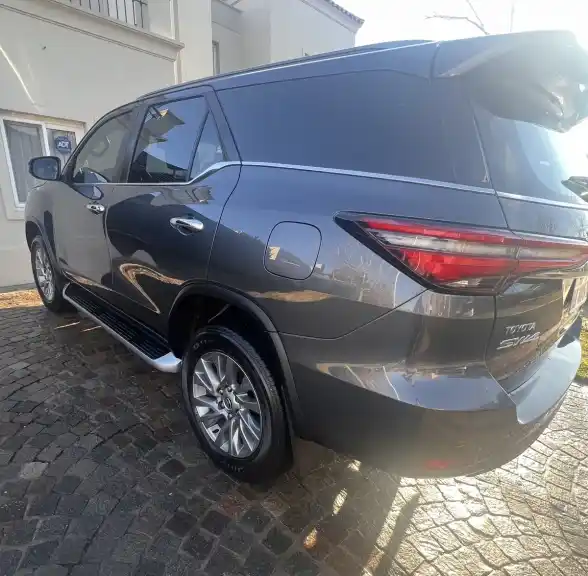 Toyota Hilux Sw4 2.8 Srx 177Cv 4X4 7As At 2023 - foto 5