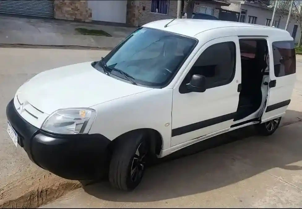 Citroën Berlingo Furgon 1.6 Vti 115 Business Mixto 2017 - foto 1