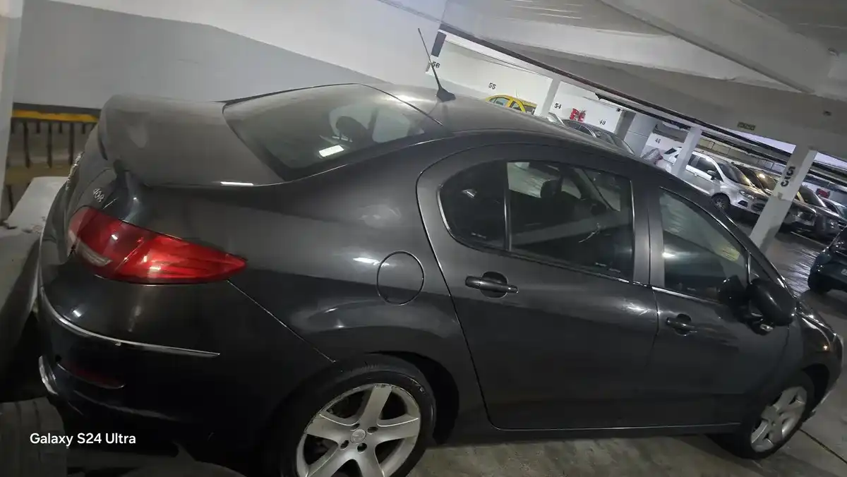 Peugeot 408 2.0 Allure Nav 143Cv 2014 - foto 4