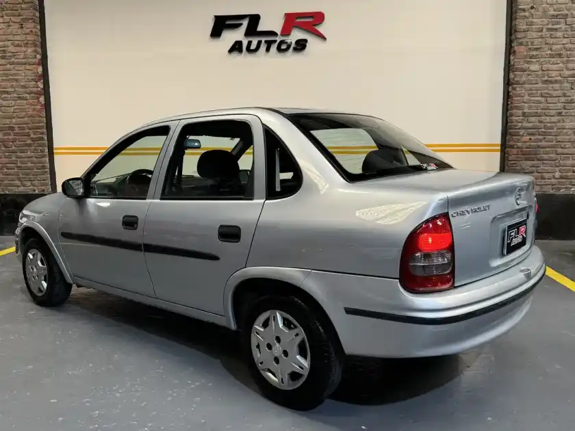 Chevrolet Corsa Classic 1.6 Gl Aa Dh 4P 2005 - foto 3