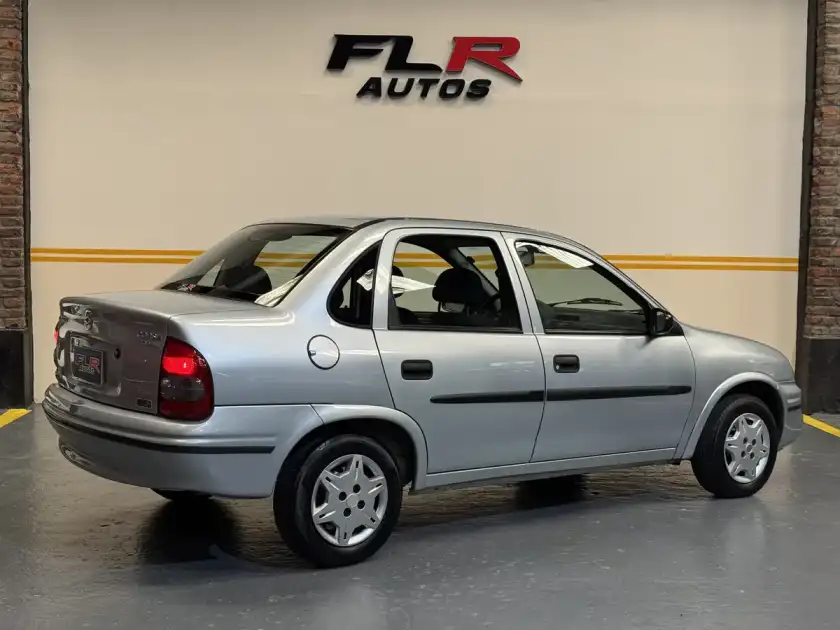 Chevrolet Corsa Classic 1.6 Gl Aa Dh 4P 2005 - foto 4