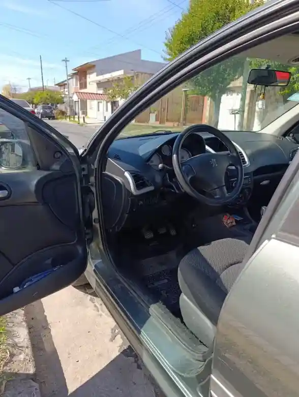 Peugeot 207 1.4 Sedan Allure 75Cv 2012 - foto 5