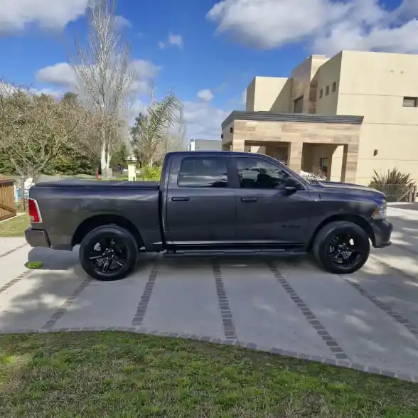 Ram 1500 5.7 Laramie Nigth Edition 2024 - foto 2