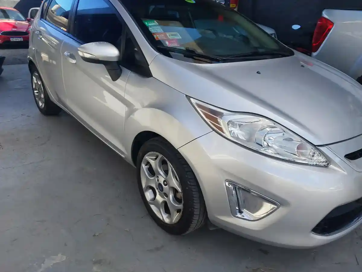 Ford Fiesta Kinetic 1.6 Titanium 120Cv 2013 - foto 2