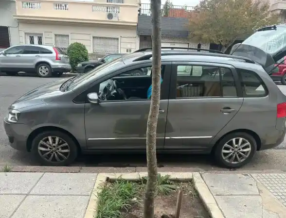Volkswagen Suran 1.6 Imotion Highline 2013 - foto 2