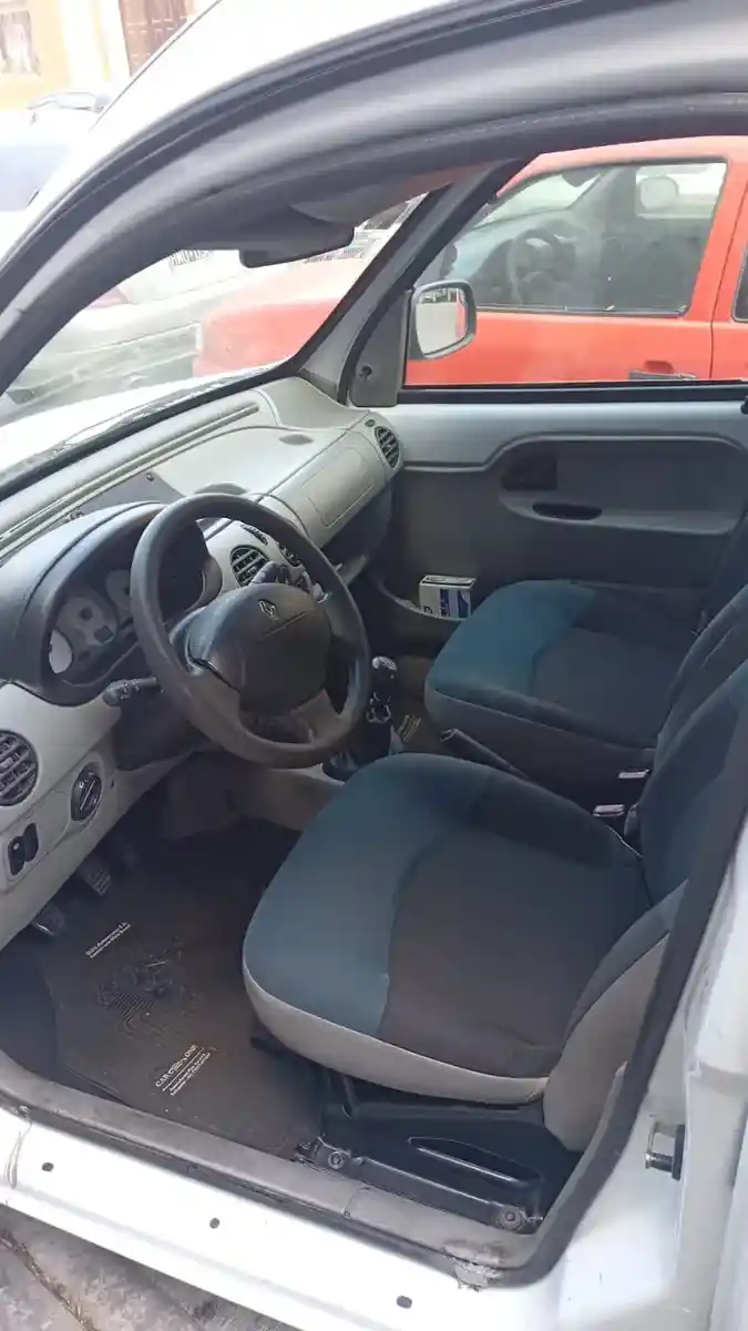 Renault Kangoo 1.6 2 Confort 5As Aa Da Svt 1Plc 2010 - foto 4