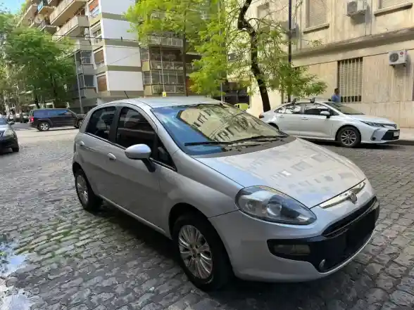Fiat Punto 1.4 Attractive Pack Top Uconnect 2016 - foto 4