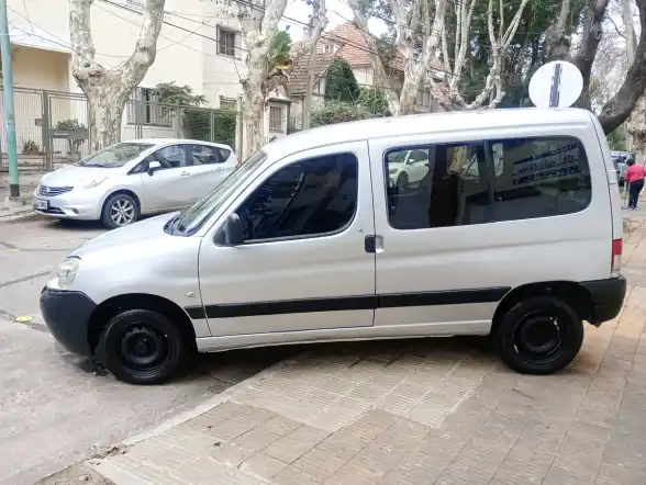 Citroën Berlingo Furgon 1.4 Pack 75Cv Am53 2012 - foto 4