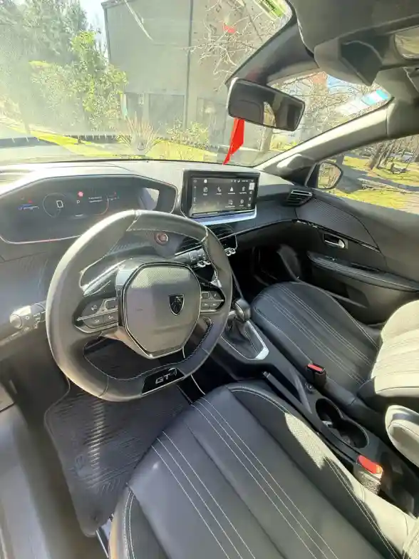 Peugeot 208 1.2T Gt Line 2025 - foto 5