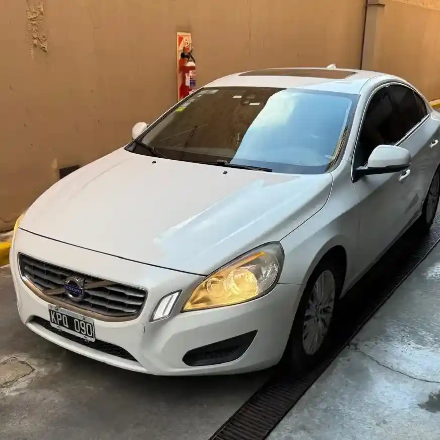 Volvo S60 2012 - foto 1