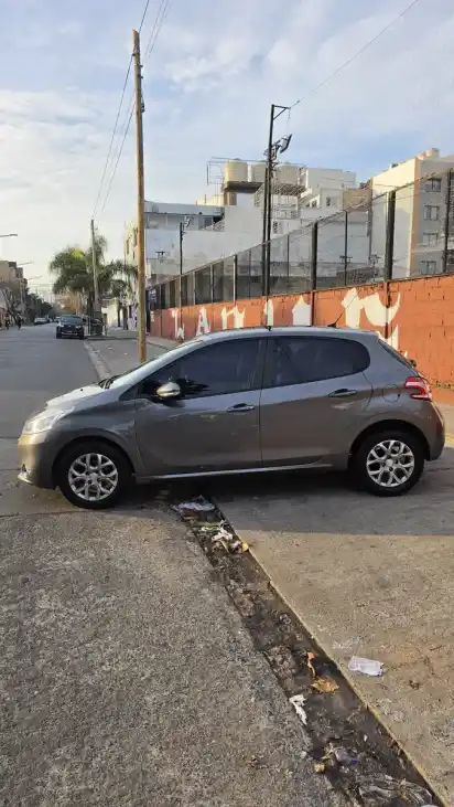 Peugeot 208 1.6 Allure Touchscreen 2016 - foto 2