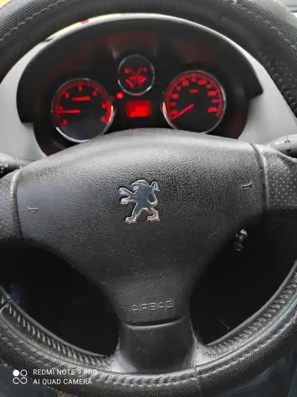 Peugeot 207 2.0 Sedan Xt Hdi 2010 - foto 4