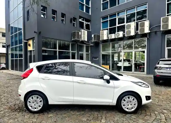 Ford Fiesta Kinetic 1.6 S 120Cv 2015 - foto 4