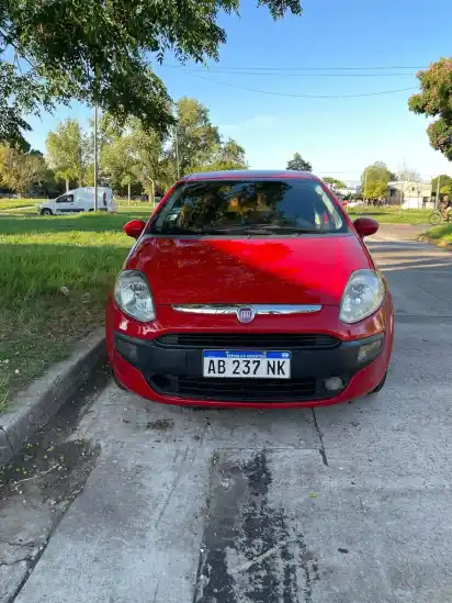 Fiat Punto 1.4 Attractive Pack Top Uconnect 2017 - foto 2