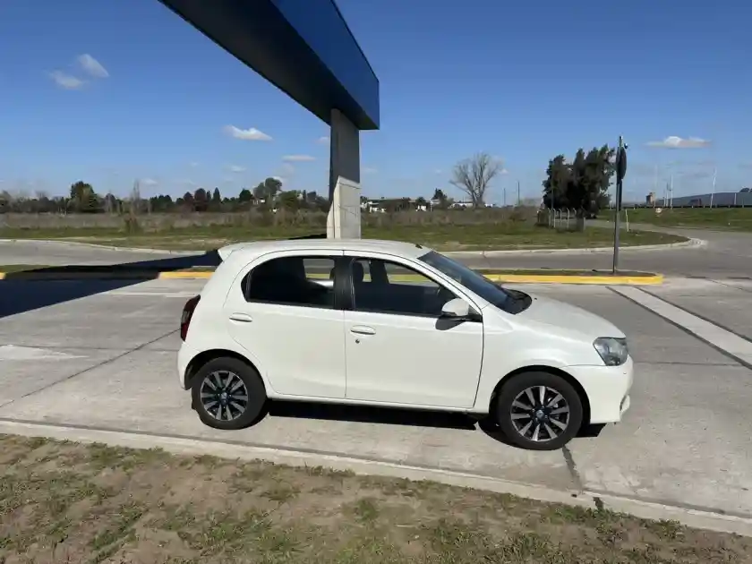 Toyota Etios 1.5 Platinum 5 P 2016 - foto 3