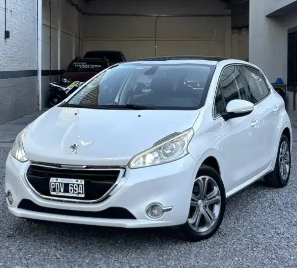 Peugeot 208 2015 - foto 1