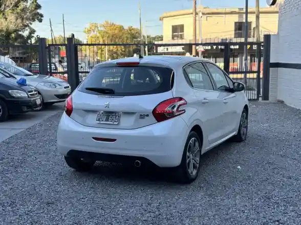 Peugeot 208 1.6 Feline Pack Cuir 2015 - foto 4