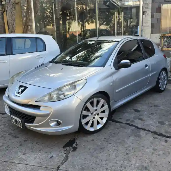 Peugeot 207 2011 - foto 1