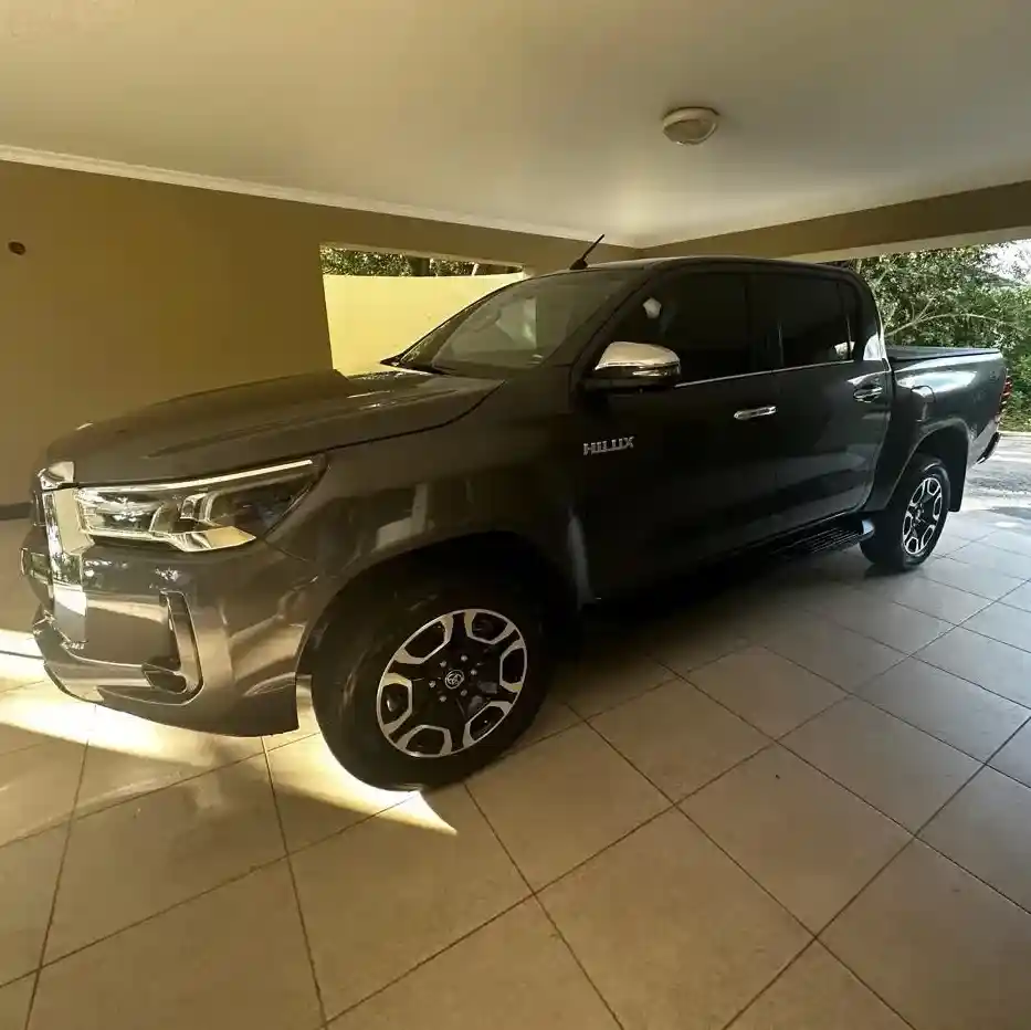 Toyota Hilux Pick-Up 2023 - foto 1