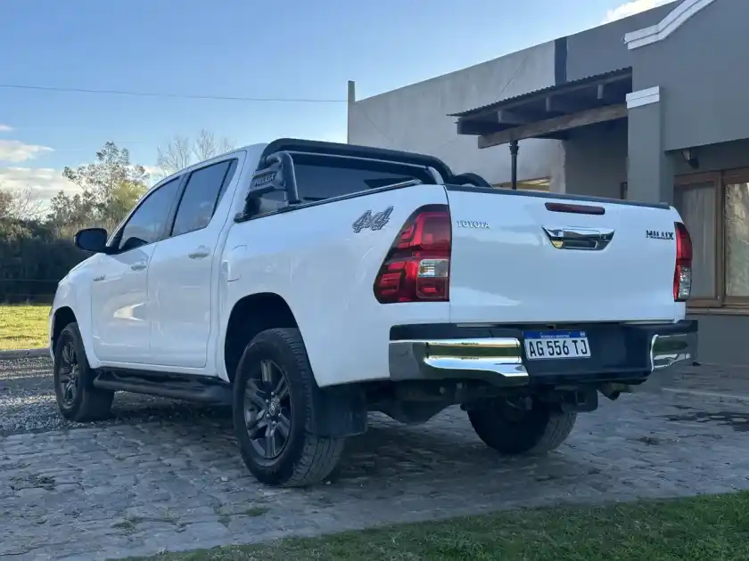 Toyota Hilux 2.8 Cd Sr 177Cv 4X4 2024 - foto 3