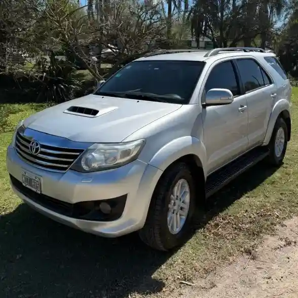 Toyota Sw4 3.0 Srv Cuero I 171Cv 4X4 2013 - foto 1