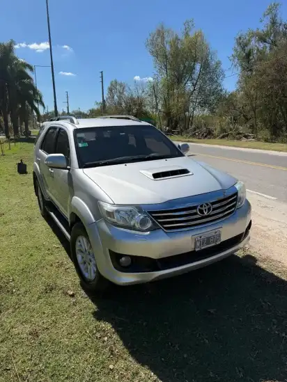 Toyota Sw4 3.0 Srv Cuero I 171Cv 4X4 2013 - foto 2