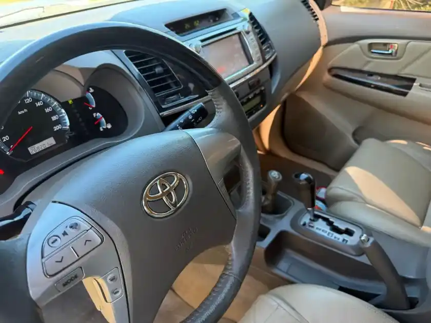 Toyota Sw4 3.0 Srv Cuero I 171Cv 4X4 2013 - foto 3